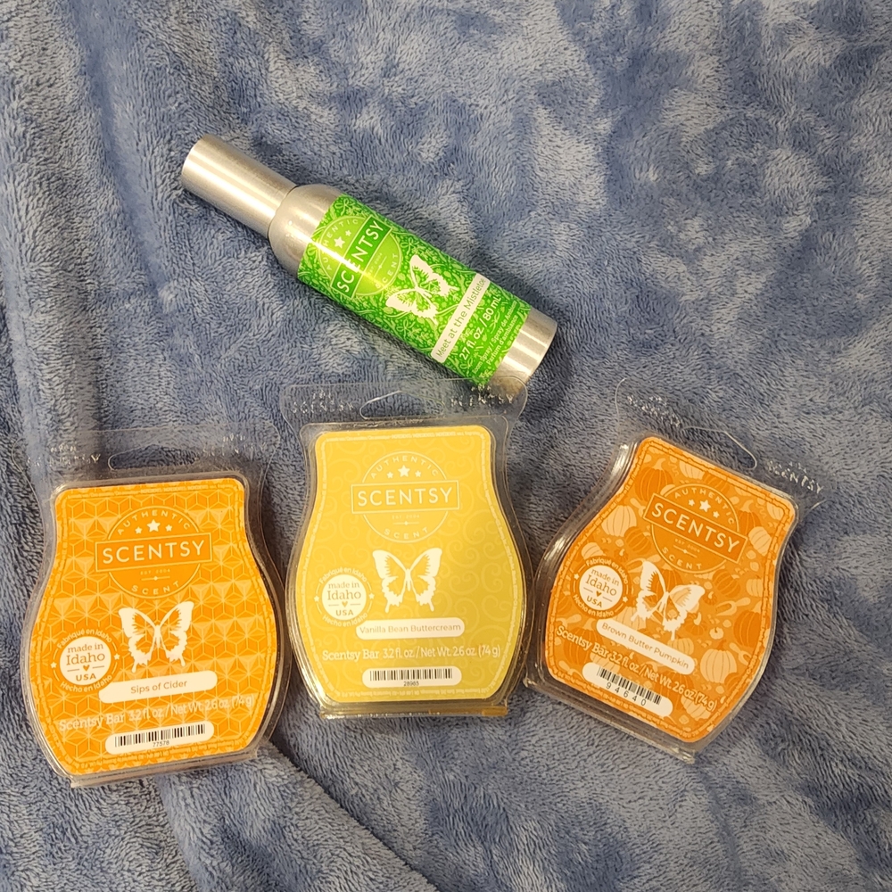 Scentsy Autumn Wax Bars and Mistletoe Room Spray Set -